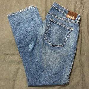 Abercrombie & Fitch Kennan Straight Stretch Jeans, Medium Wash Size 34/32 EUC